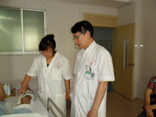 康复治疗技术系学生在实训基地进行临床实习6